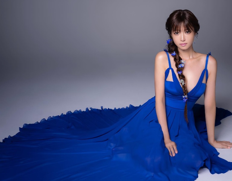 インスタグラムで活動再開を報告した深田恭子の画像