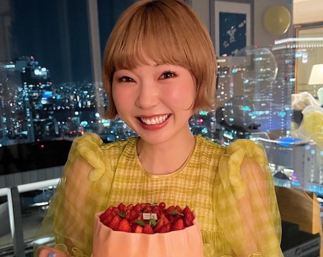 いちごのケーキを楽しむあさぎーにょの画像