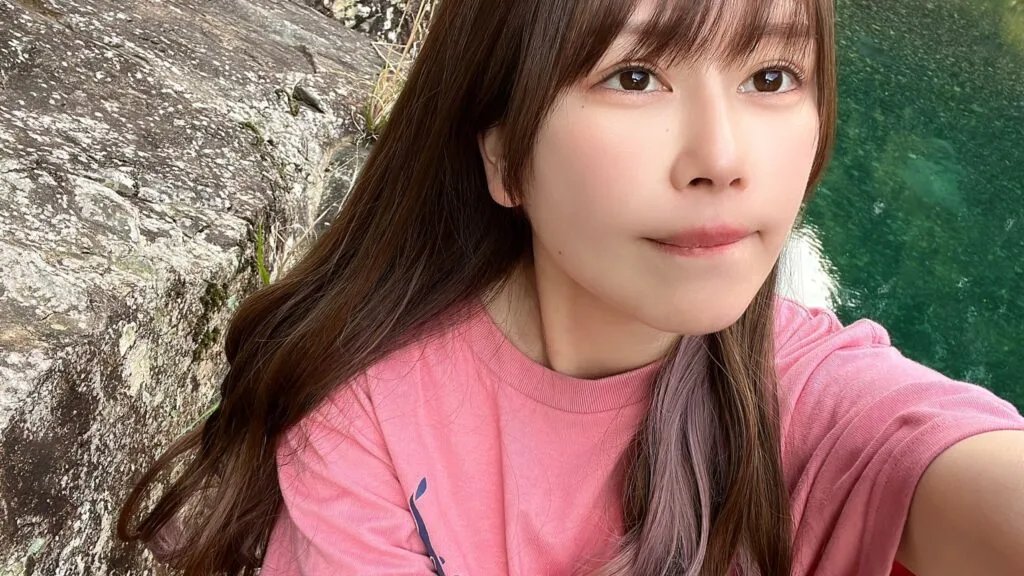 自撮りをするじゅえりー