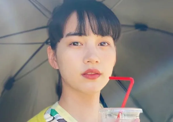 真っ赤な唇の能年玲奈(のん)