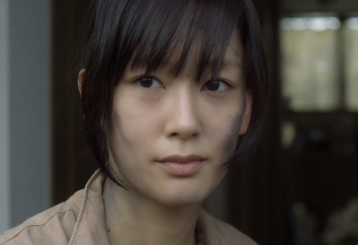 クールな表情がかっこいい水川あさみ