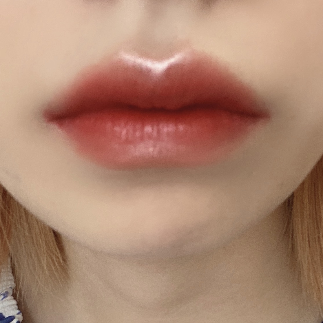 オーバーリップによる唇のメイク（MINE HPより引用）の画像