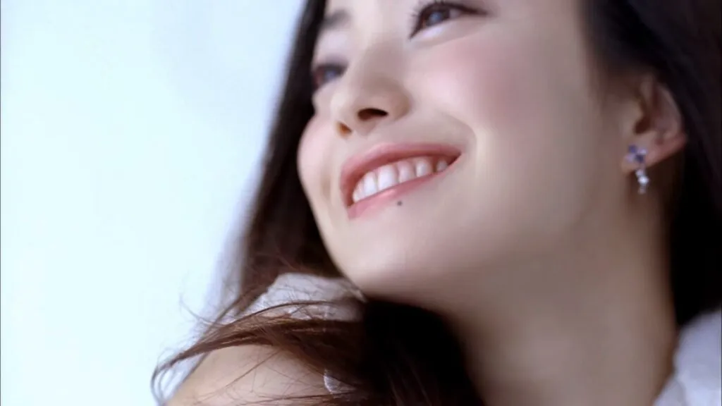 化粧品のCMに出演した菅野美穂