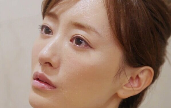 ドラマ「奪い愛、夏」に出演した松本まりかの画像