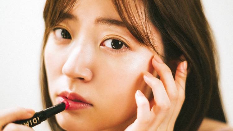 真っ赤な唇の鈴木愛理の画像