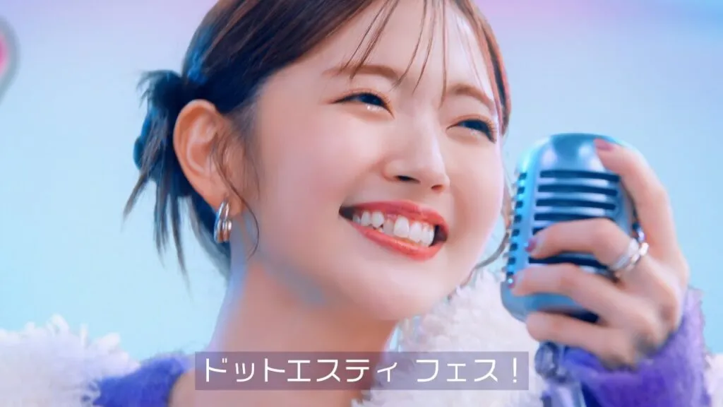 ドットエスティのCMに出演する鈴木愛理