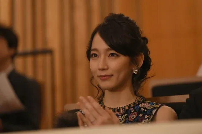 整った鼻筋の吉岡里帆