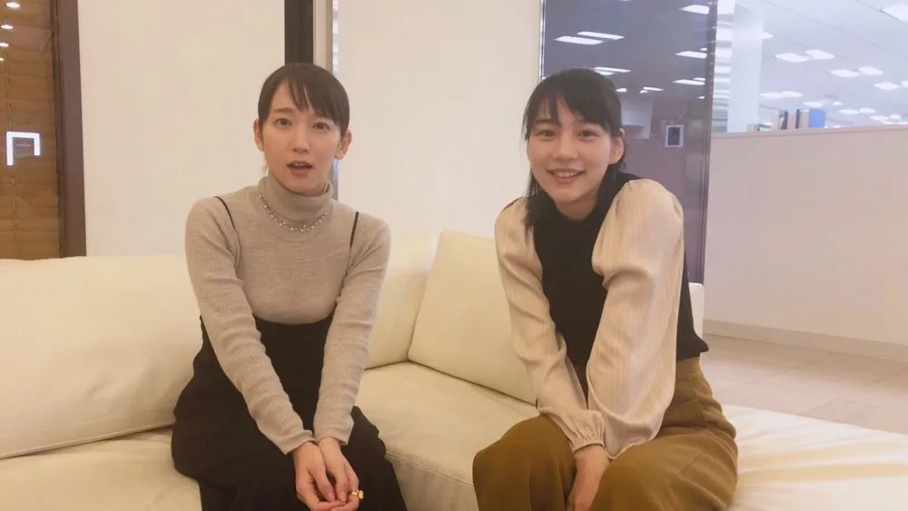 能年玲奈（のん）とツーショットを撮る吉岡里帆