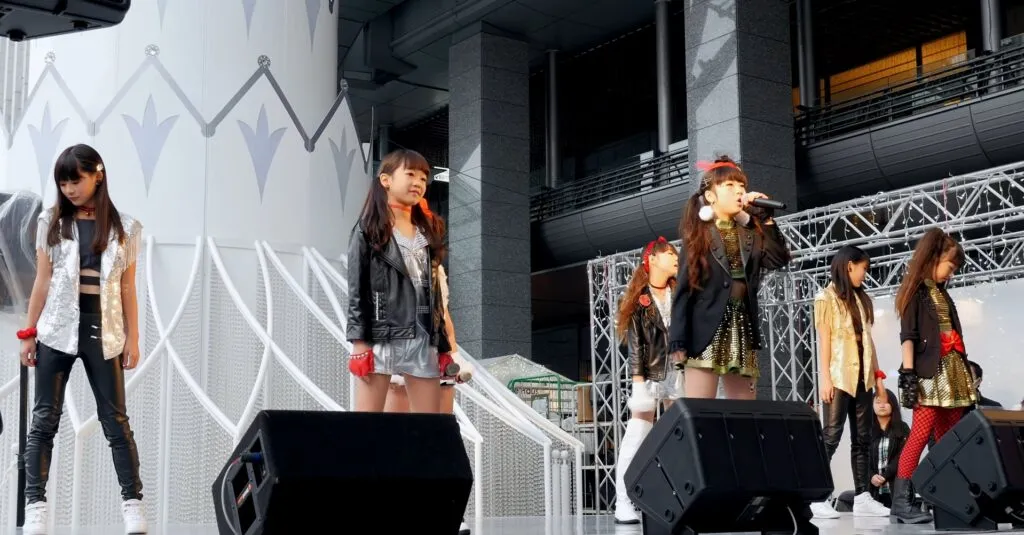 キレキレのダンスを披露するヒカル