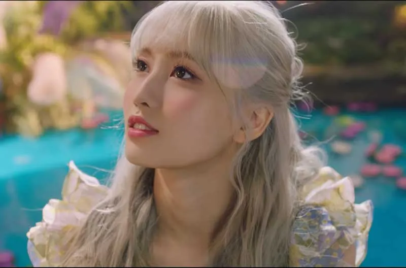 整った鼻筋のTWICEモモ