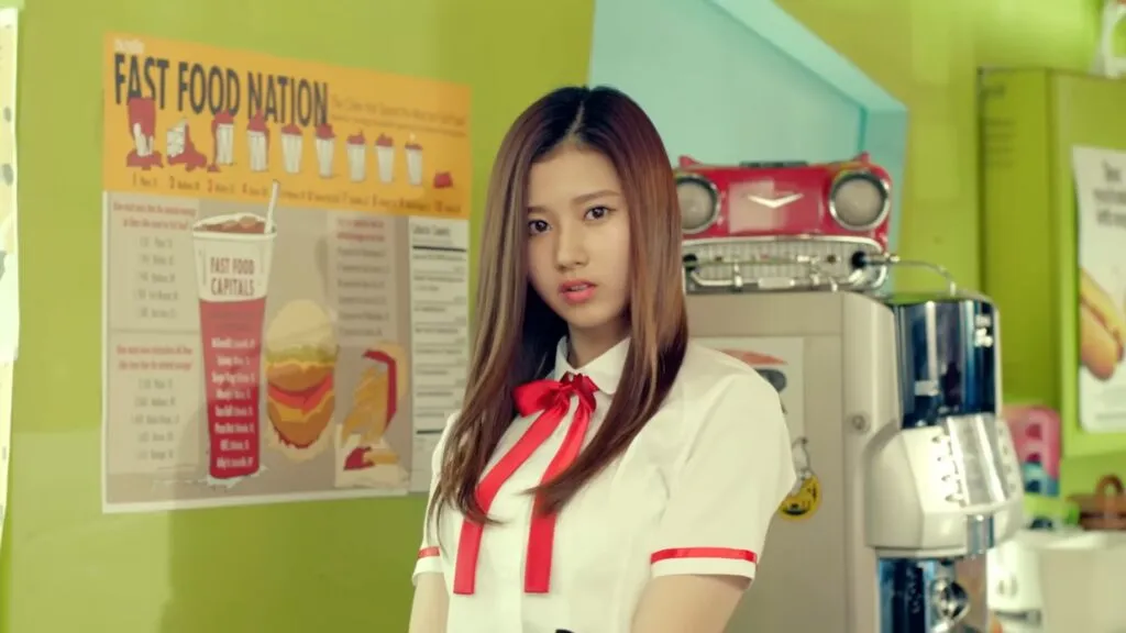 GOT7のMVに出演したTWICEサナ