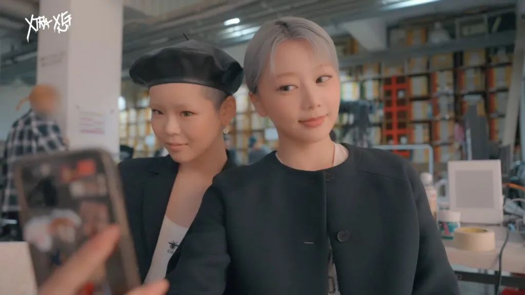 自撮りをするXGヒナタ