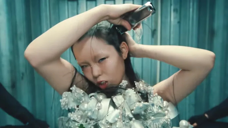 5thシングル「WOKE UP」ミュージックビデオのXGココナ