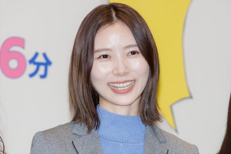 女優の朝日奈央の画像