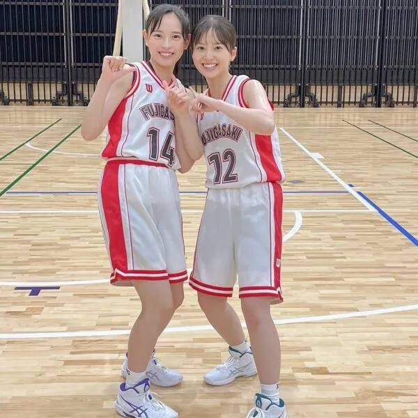 前ほど足が太いと感じられない？大和奈央と一緒に写る飯沼愛