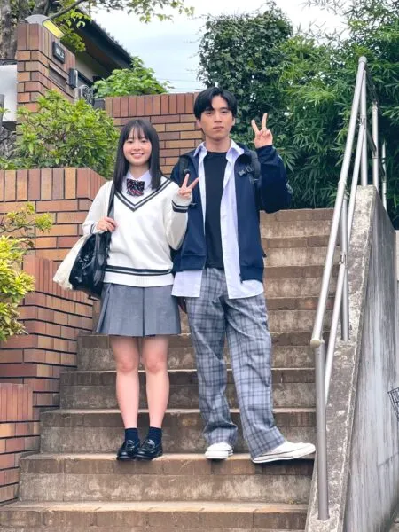 「この初恋はフィクションです」で共演の坂東龍汰と写る飯沼愛の足が太いと話題に