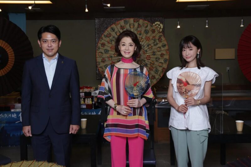 この画像では身長サバ読みの様子はない？岐阜市長が訪問した際の松本まりか