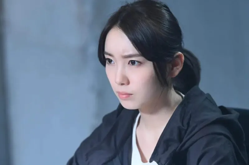 ドラマ「オクトー 感情捜査官 心野朱梨」で主演を務める飯豊まりえ