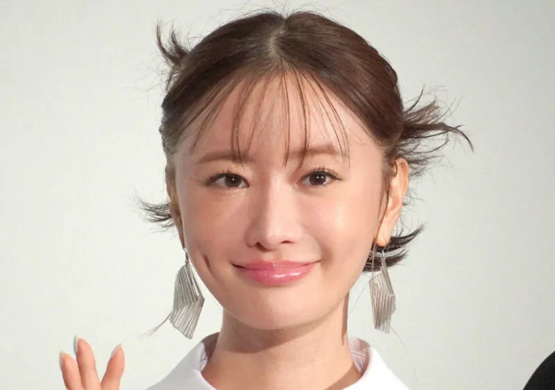 映画「アイスクリームフィーバー」の舞台あいさつに登場した松本まりか