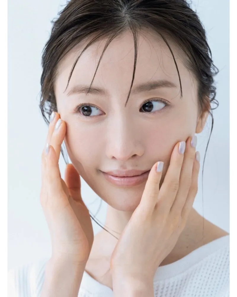 デトックスについてのインタビューに答える36歳の松本まりか