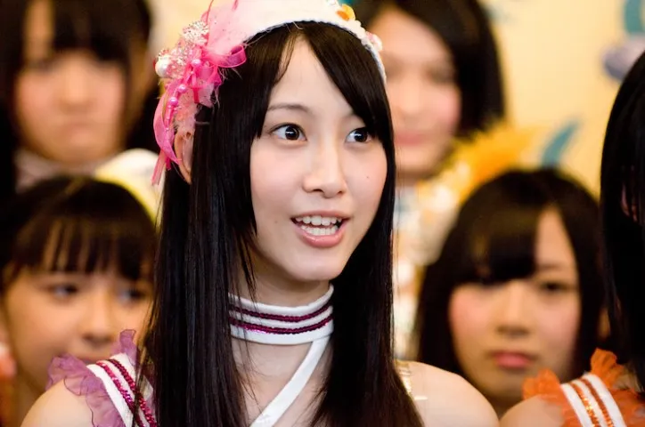 アイドルイベントに参加する松井玲奈