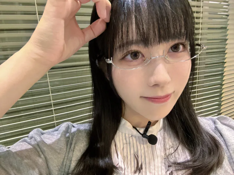 ポーズを決める東雲うみ