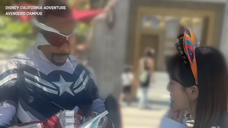 英語で話す松井玲奈