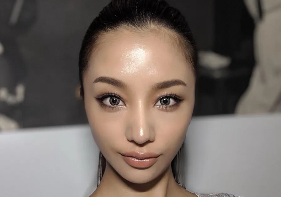 つり目の高橋メアリージュン