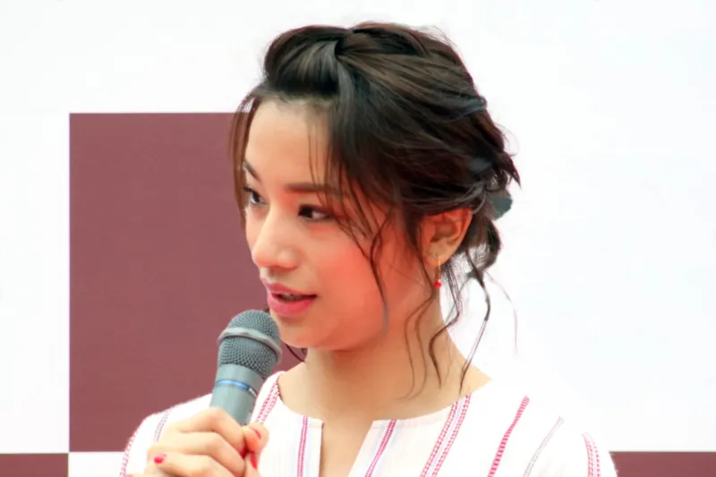 スラッとした鼻の高橋メアリージュン