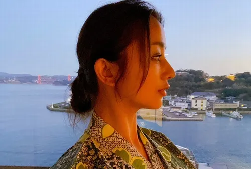 高い鼻を持つ高橋メアリージュン