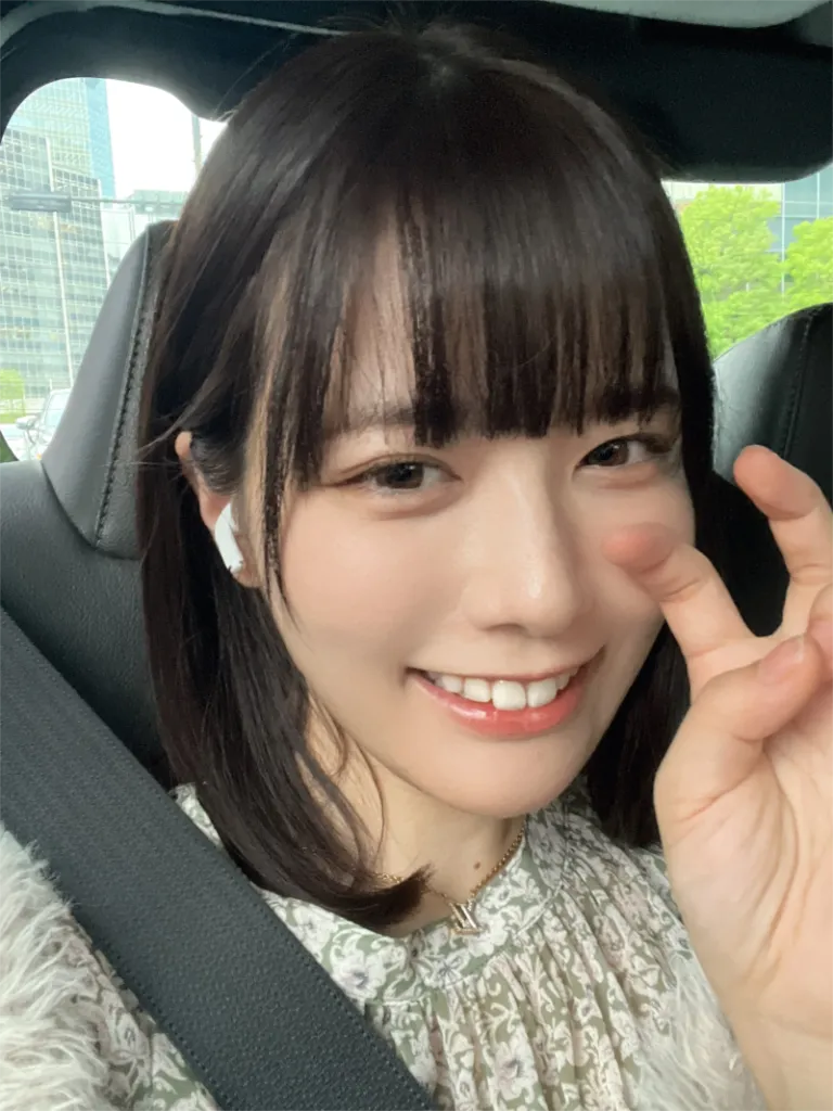 車に乗っている東雲うみ