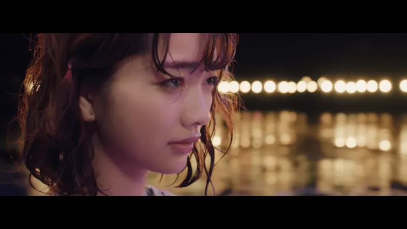 ミュージックビデオに出演した見上愛