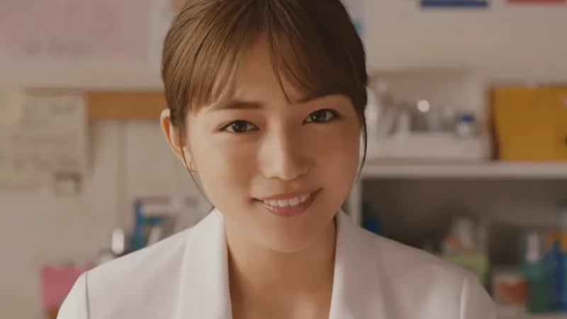 丸い輪郭の川口春奈