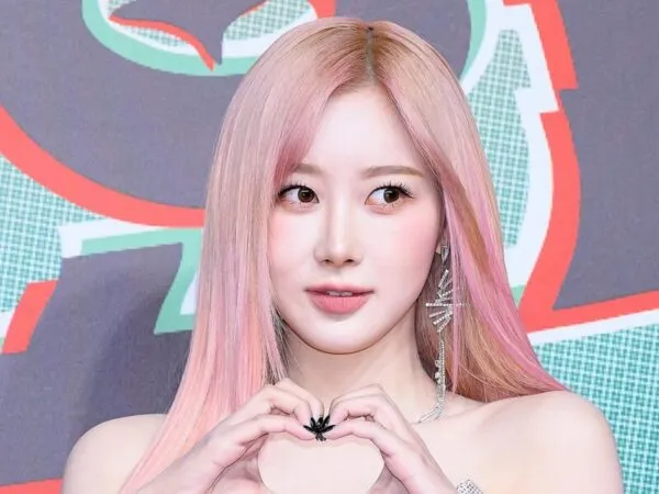 ピンク色に髪を染めたaespaジゼル