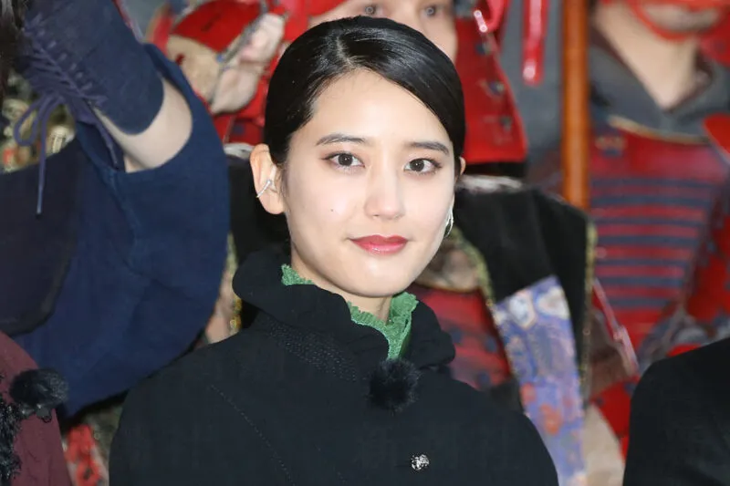 女優の山崎紘菜