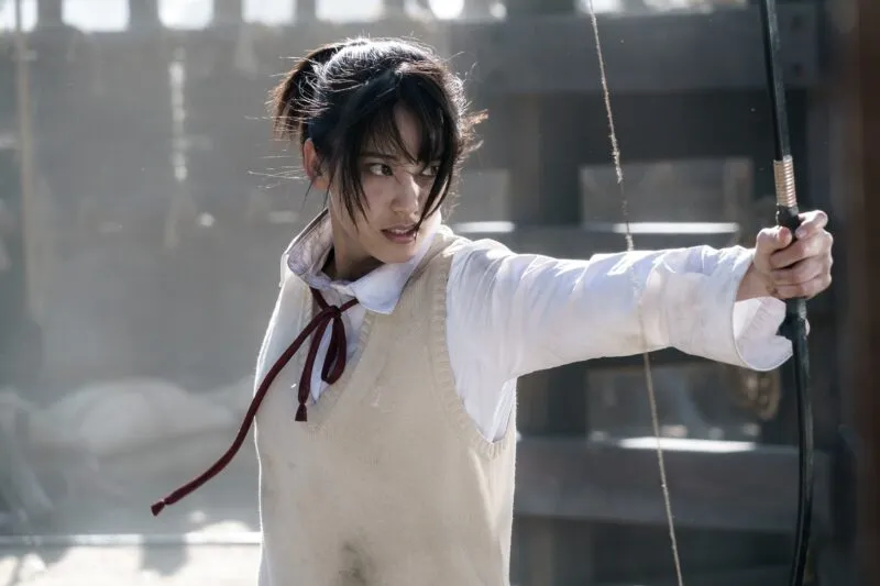 アクションにも挑戦する山崎紘菜