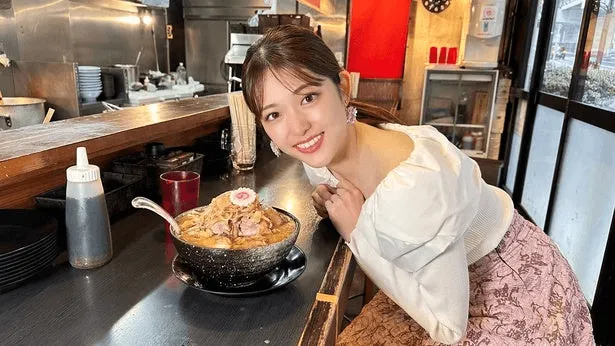 ラーメンを特集する番組に出演した松村沙友理