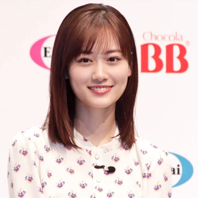 両頬のえくぼが可愛い山下美月