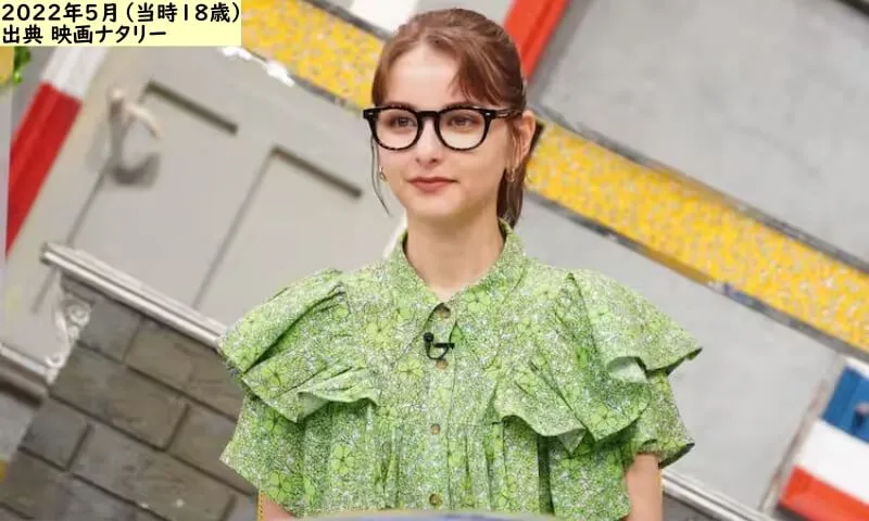 メガネ姿の嵐莉菜（出典：映画ナタリー）