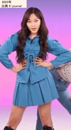 腰に手を当てたaespaジゼル（出典：K-journal）