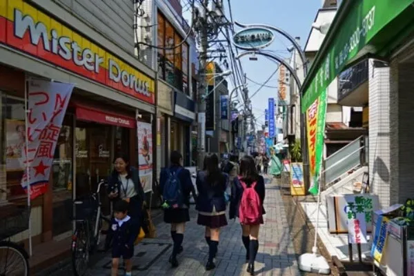 仙川商店街【ハーモニーせんがわ】(出典:東京新聞)