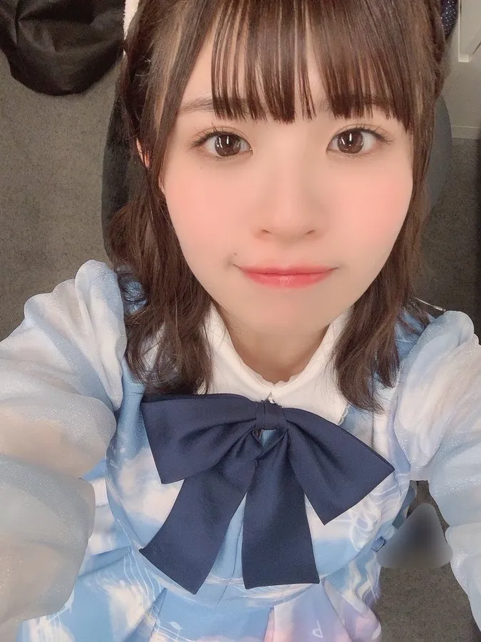 カメラ目線の松田好花の画像