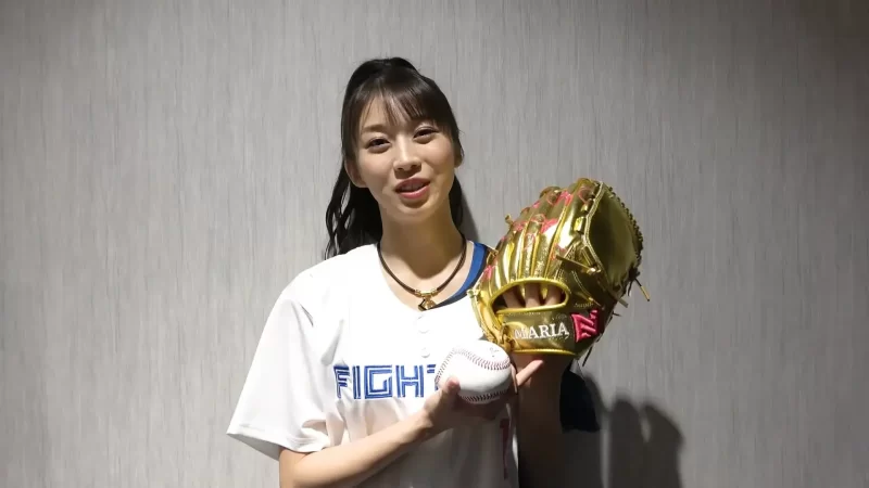 始球式終了後の牧野真莉愛の画像