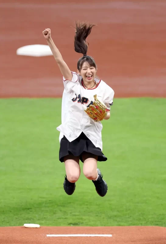 一球勝負で勝利し喜ぶ牧野真莉愛の画像