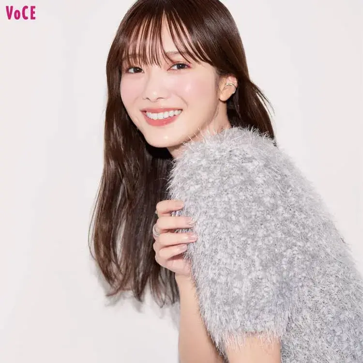 美容雑誌撮影中の田村保乃の画像