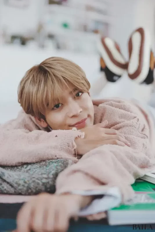 BAILAでインタビューを受ける松島聡の画像